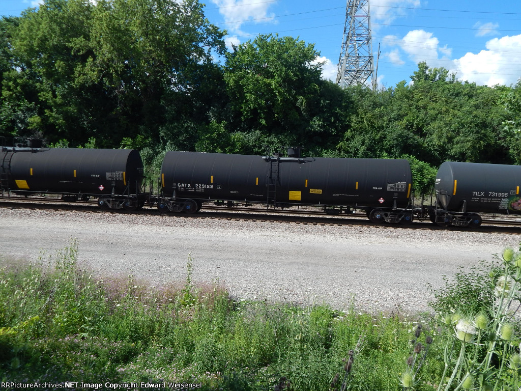 Another quartet of ducks - ethanol loads on CP 54x? approaching Cutoff